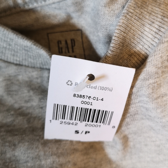 Gap kids T-shirt for Boys Size 6-7. Gray with front print. - Picture 2 of 2